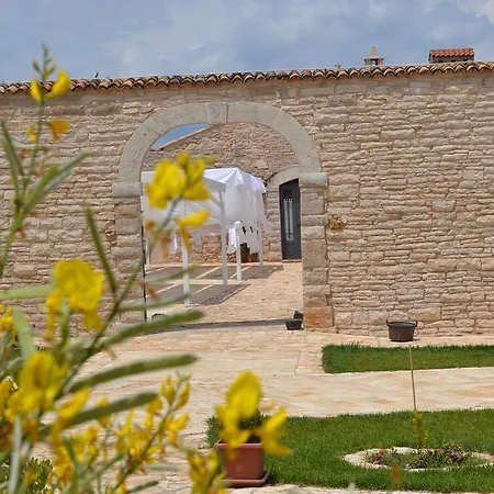 Masseria Revinaldi مزرعة للإقامة