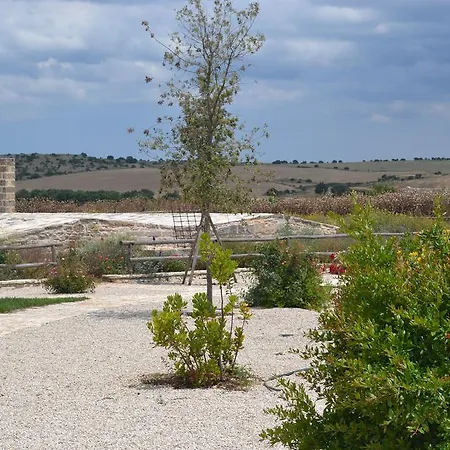 Masseria Revinaldi Castel Del Monte (Apulia)